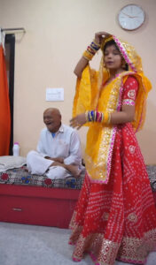 daughter in law went to the father in law sang mera sasura bada paise wala watch viral video 22 04 2023