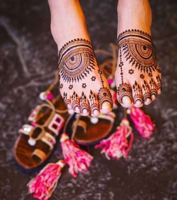 Half Mehendi Designs On Bridal Feet To Bookmark When Youre On Lockdown
